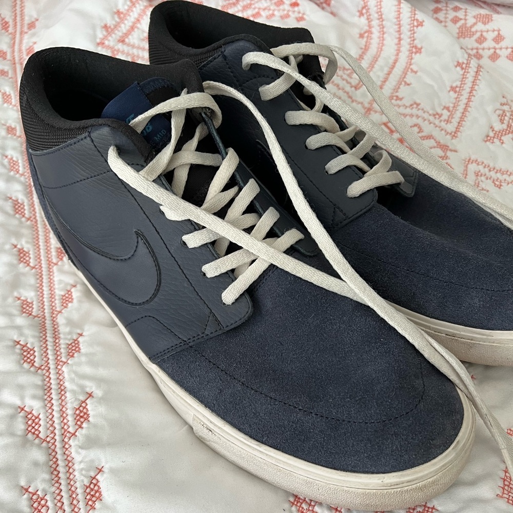 Blue suede and leather Nike SB, size 13